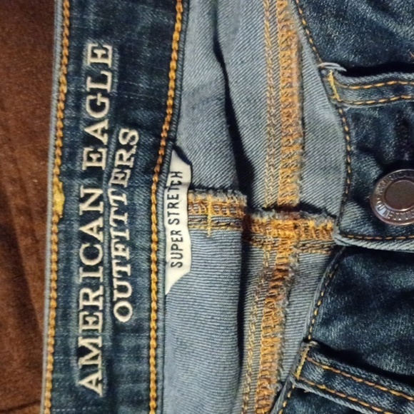 AMERICAN EAGLE JEANS, SUPER STRETCH, SIZE 6 SHORT. - Picture 6 of 8